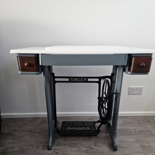 Beautiful vintage singer table - singer,