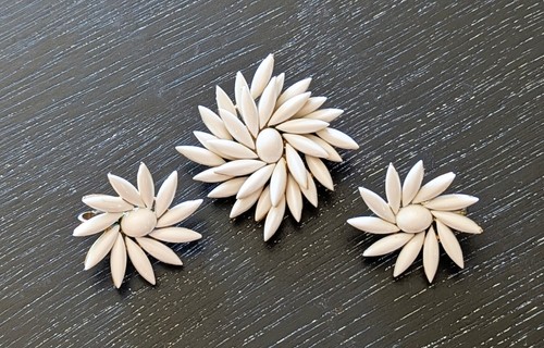 Vtg earrings brooch set - &,