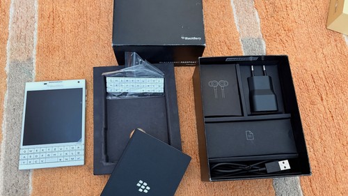 Blackberry passport white - blackberry,
