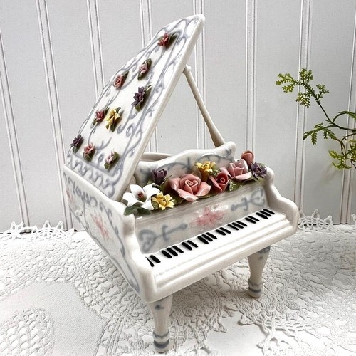 Porcelain music box - rose, grand