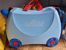 Trunki The Ladybug Ride-on Kids Suitcase Red With Strap & Handles key