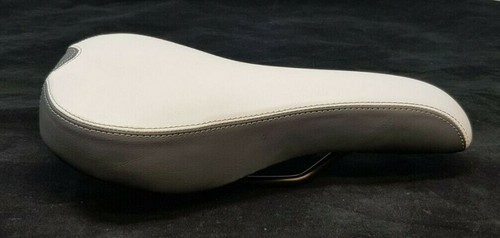 Justek tone - justek, (selle