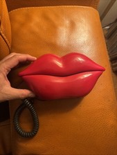 Red Hot Lips Push Button
