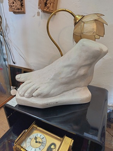 Giant figure foot white - giant,