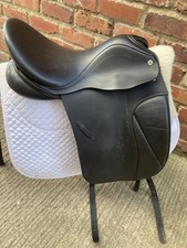 17" English Barnsby Black Luxus Dressage Saddle Medium-fit excellent Condition