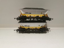 Hornby OO Gauge R033 2 x MGR hopper Wagons HAA