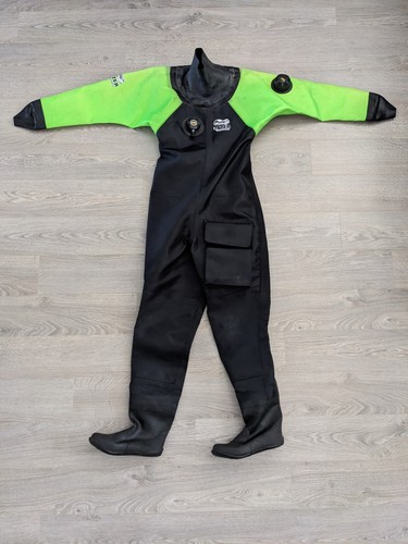 Otter diving trilaminate - otter,