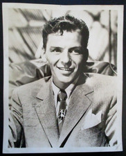 FRANK SINATRA Original Vintage 1945 SIGNED AUTOGRAPHED Portrait Photo AUTOGRAPH