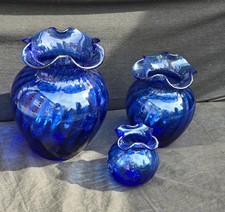 STUNNING TRIO OF DARTINGTON COBALT BLUE GLASS VASES VICTORIA & ALBERT SERIES 
