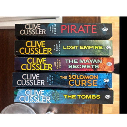 Clive cussler the tombs - clive,