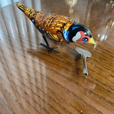 Wind-up Mechanical Peaking Toy