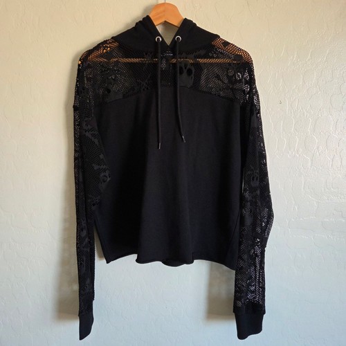 Hot topic crossbone skull mesh - skull,