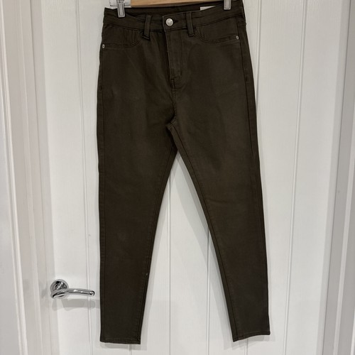 Red herring khaki green - red,