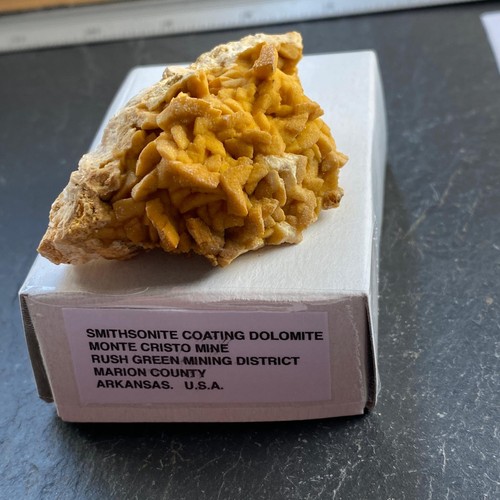 Smithsonite coating dolomite - smithsonite,