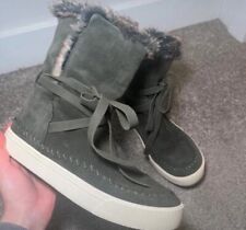 Bear paw Boots Size 5 Grey