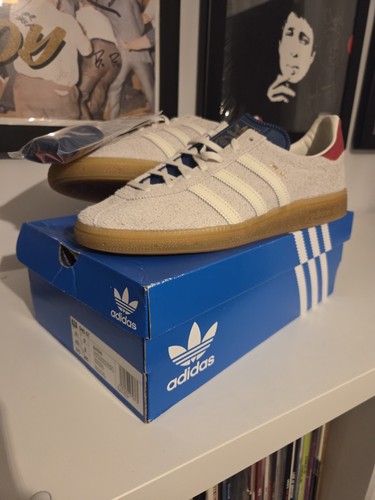 Adidas sns paris size uk9 - adidas,