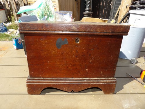 Vintage lockable wooden chest