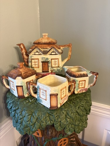 Vintage keele street pottery - street,