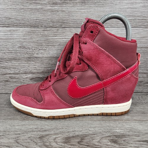 Nike sky dunk size 4 - hi, red