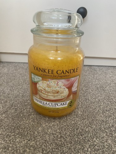 Yankee candle vanilla cupcake - candle,