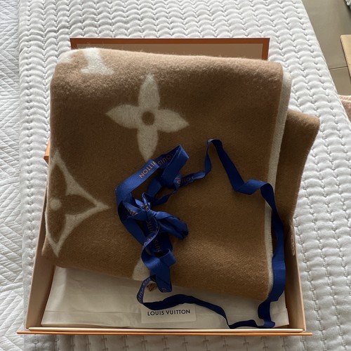 Louis vuitton monogram wool - louis,