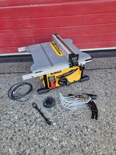 Dewalt 210mm compact table saw - 210mm,