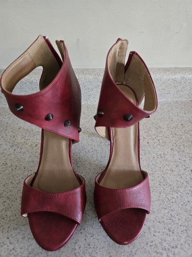 Women red studded - red,