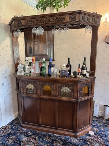 Old charm bar - man, +