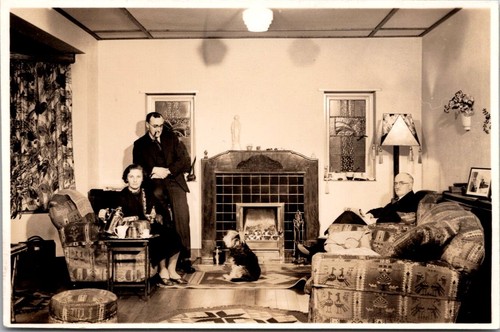 Old photo men and woman - b&w,