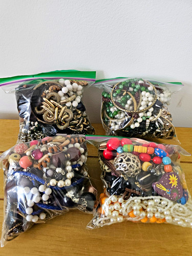 2kg vintage and modern costume - 2kg,