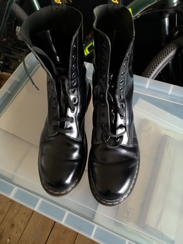 Martens black hole boots - dr,