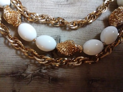 Vintage trifari white beads - white,