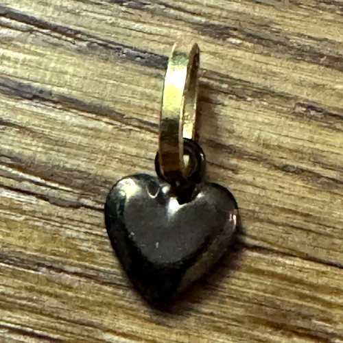 9ct yellow gold - heart, charm
