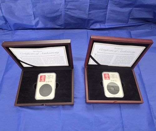 Two date stamped sovereign - two,