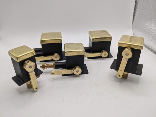 Mechanical lubricator for - for, live