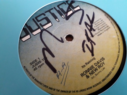 Ronnie davis its raining - davis,