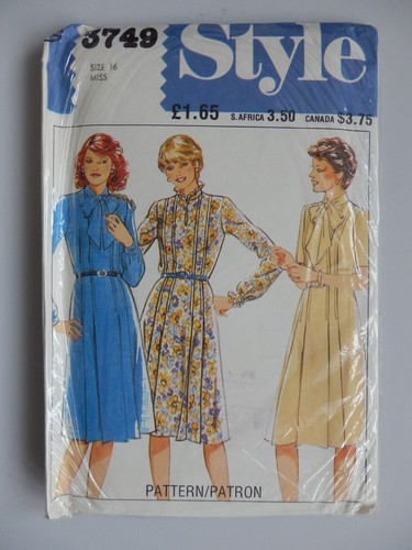 Vintage 1980s style 3749 - style,