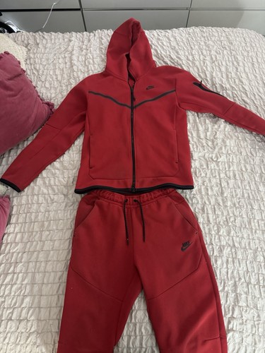 Red men medium - nike, tech