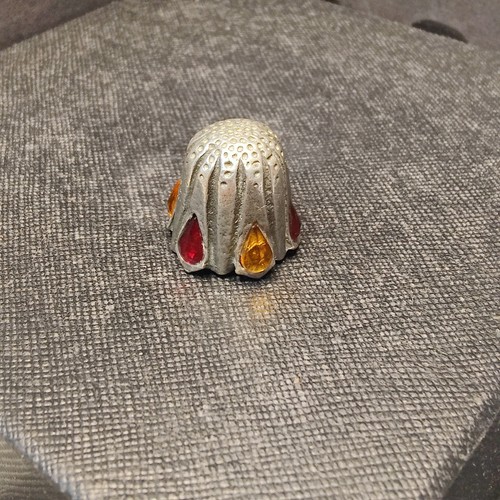 319 pewter thimble - #319., red