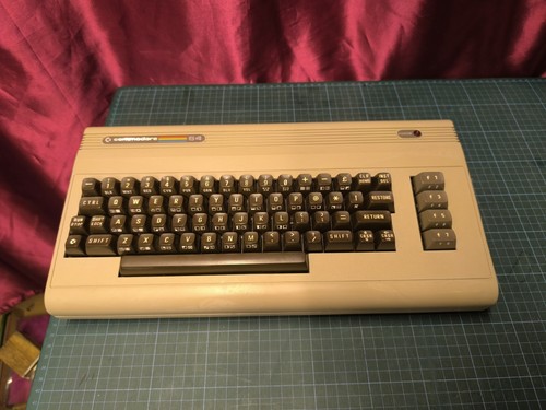 Commodore old computer - commodore, bare
