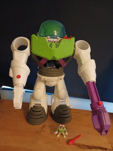 Imaginext buzz lightyear - imaginext, robot