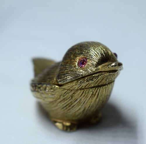 Cute gold tone baby bird - gold,