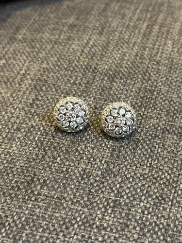 Pave cluster stud - cluster,