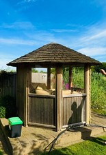 2.6x 2.6 Wooden luxury Gazebo by crown pavilions, in good condition