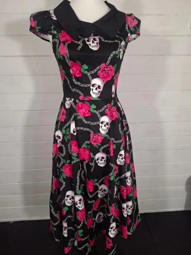 Hearts roses black skull - &,