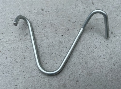 Sandbaggy posts wire clips - t-posts,