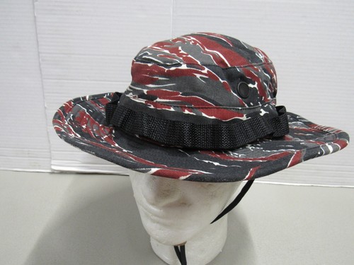 Vintage red tiger - red, urban