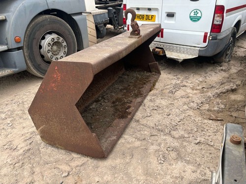 Front loader bucket - front,