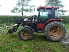 Case International 895 XL Tractor with loader 4wd used