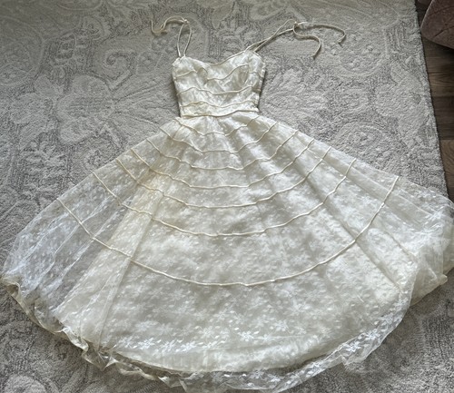 Vintage 1960 ivory lace - ivory,